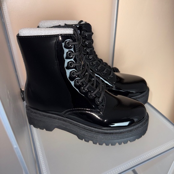 Qupid Women's Lace Up Chunky Combat Black Patent Leather Boots Size 8 NWT - Picture 4 of 8